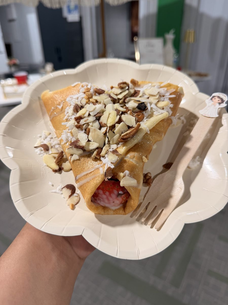 Crepe topped with fresh strawberries, almonds and sweet drizzle